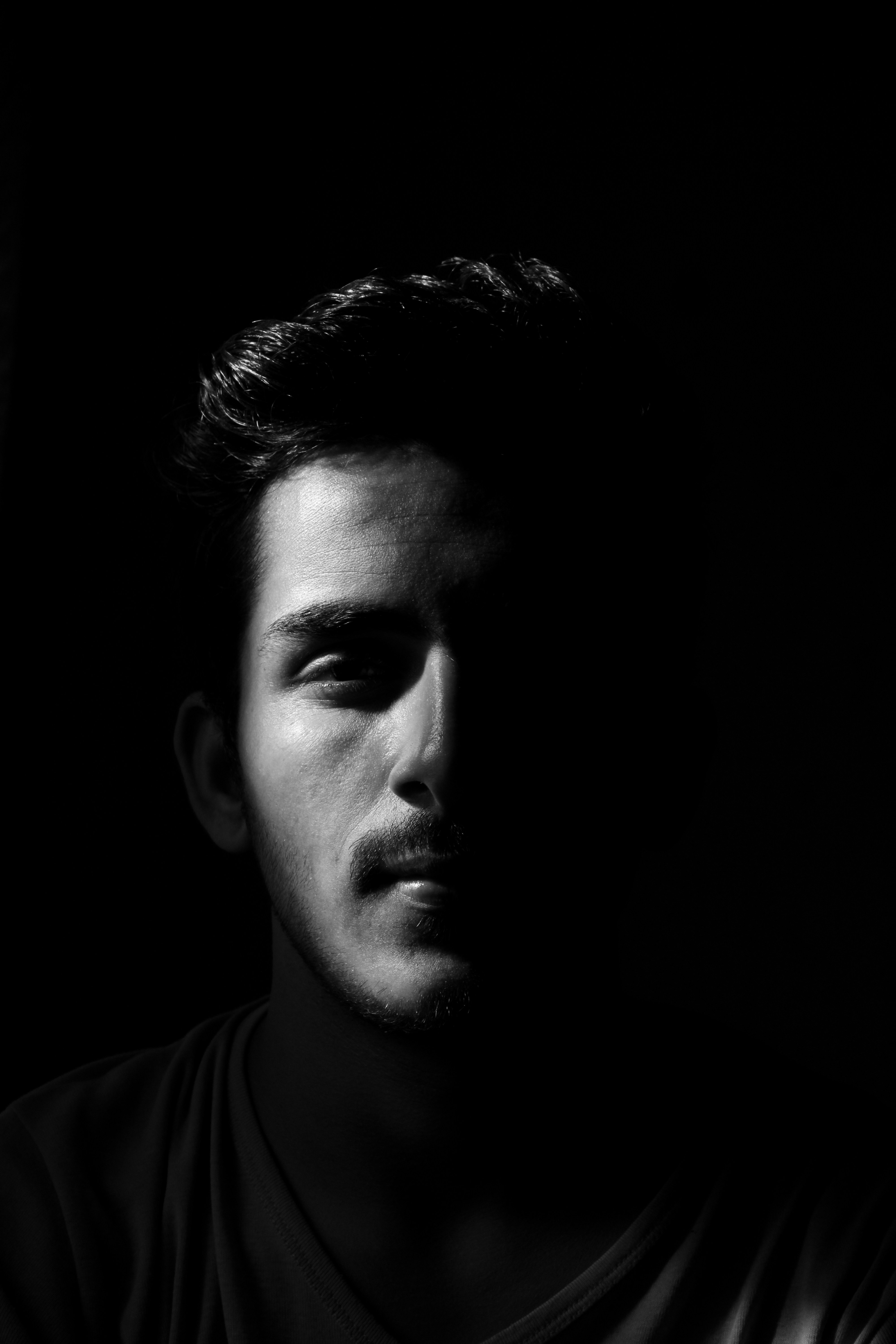 分类瀑布流：动作题材封面